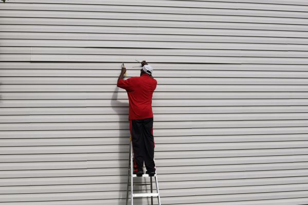 Cost of Loose Siding Repair in Destin