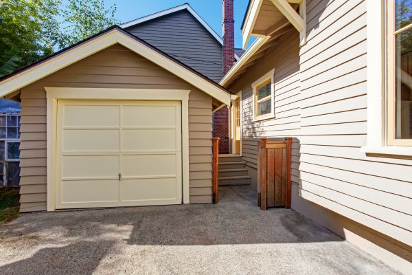 Cost of Garage Siding Replacement in Destin