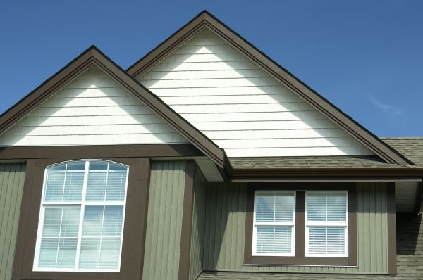 Cost of Vertical Vinyl Siding Repair in Destin